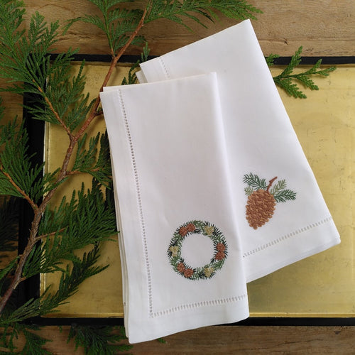Wreath Gold & Pine Cone