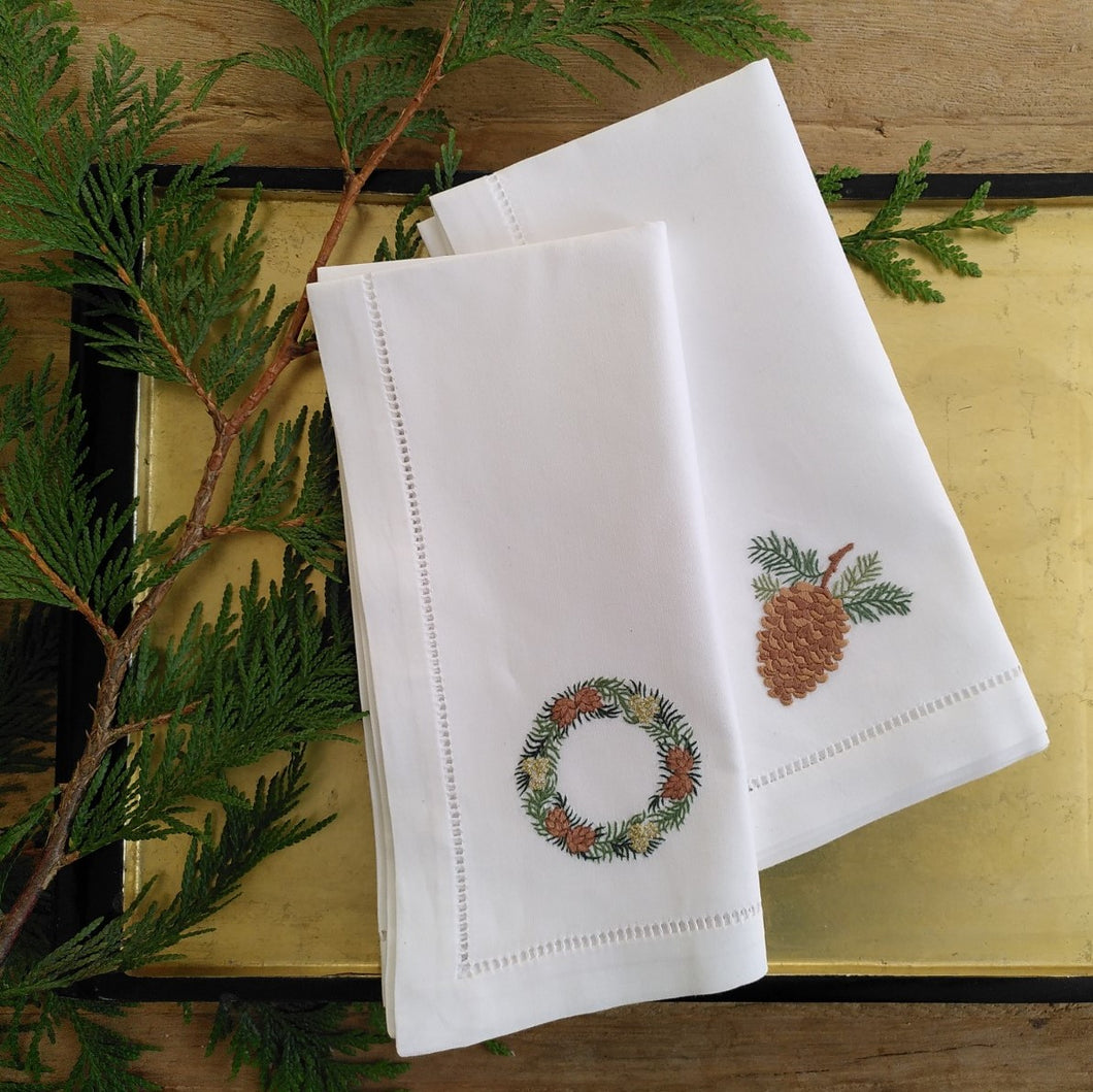 Wreath Gold & Pine Cone